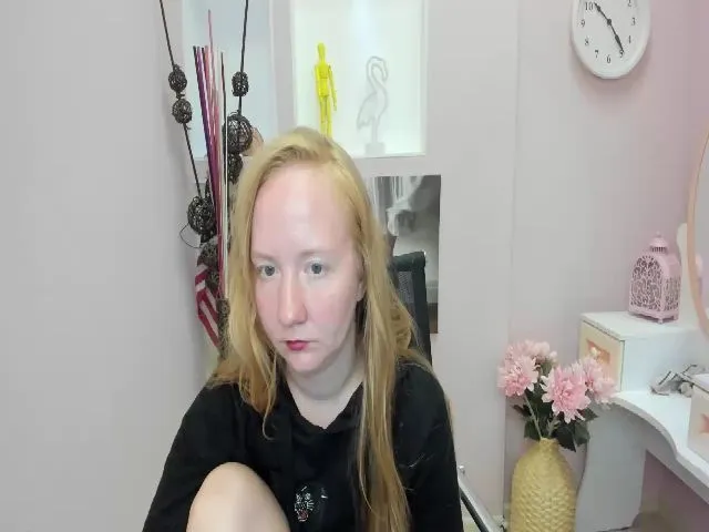 Live sex webcam photo for StunningKelly #254732212
