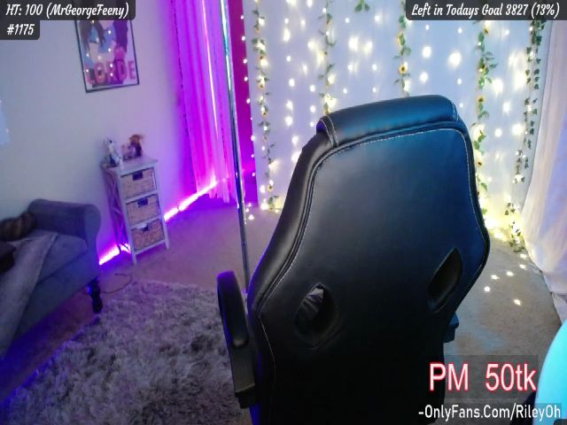 Live sex webcam photo for RileyOh #257367569