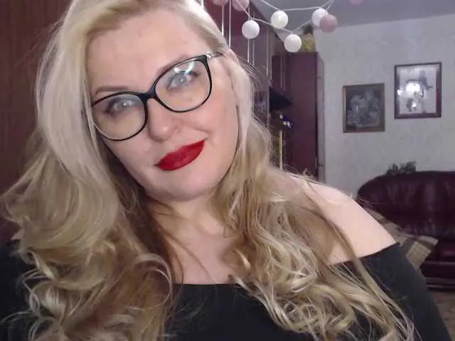 Live sex webcam photo for WifeyNusha #240905740