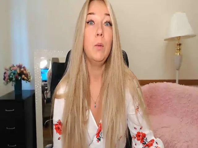 Live sex webcam photo for LoreenThornon #253640381