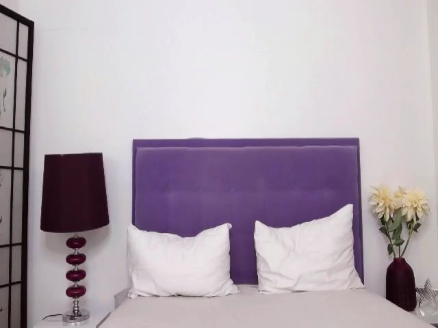 Live sex webcam photo for InnaHottyX #260069637