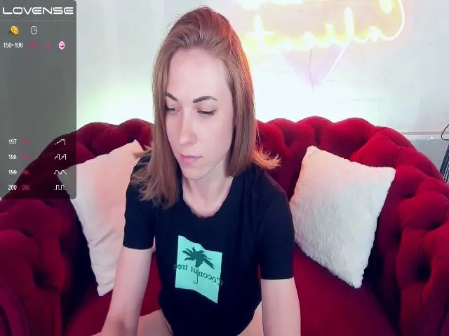 Live sex webcam photo for LilFluffyDuck #255042189