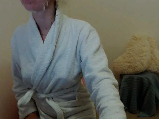 Live sex webcam photo for Emmi-li #242348968