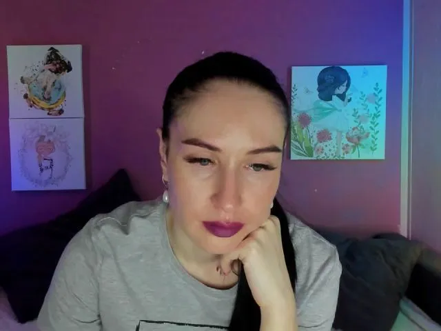 Live sex webcam photo for Lilly_Shine #265381725