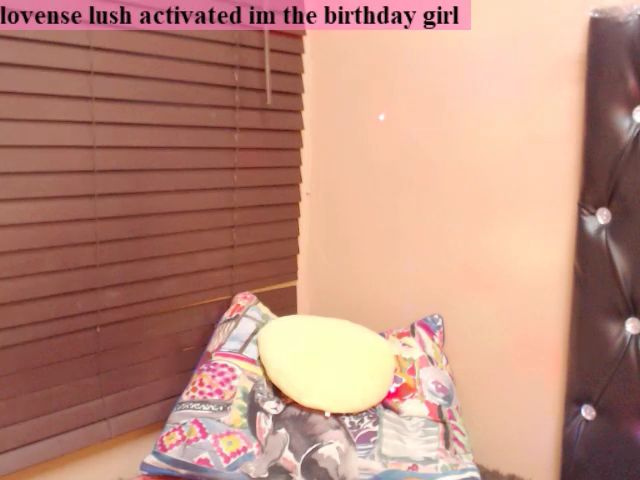 Live sex webcam photo for PARADISEQEEN #253674130