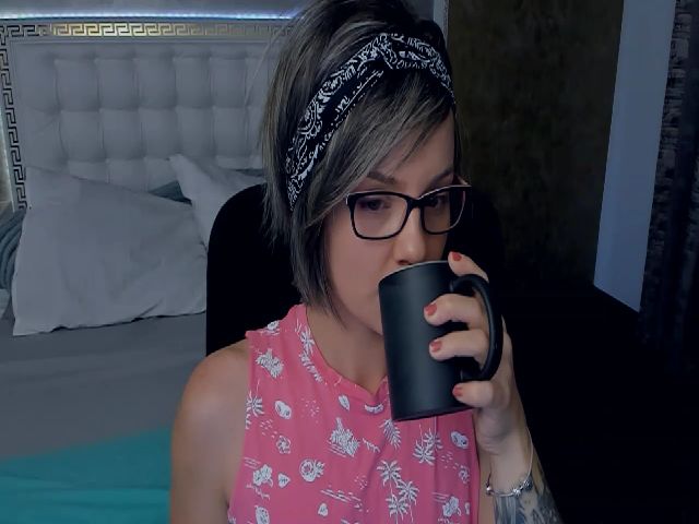 Live sex webcam photo for TiffanyRioxxx #264514866