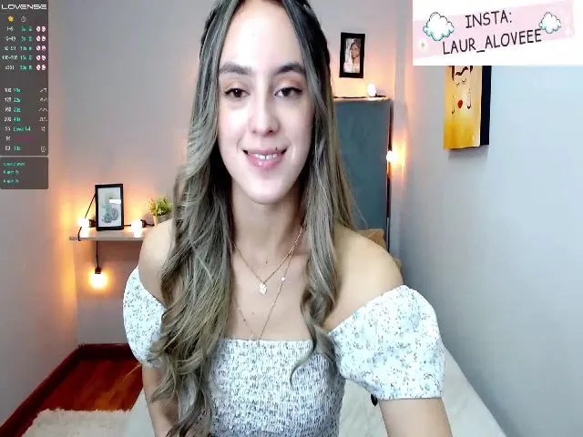 Live sex webcam photo for Laura_Lovee_ #253511326