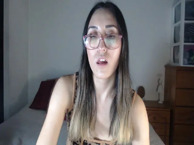 Live sex webcam photo for Ninimoon #255901343