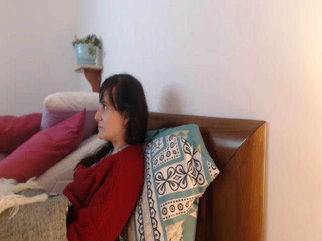 Live sex webcam photo for isabellazee2 #253973178