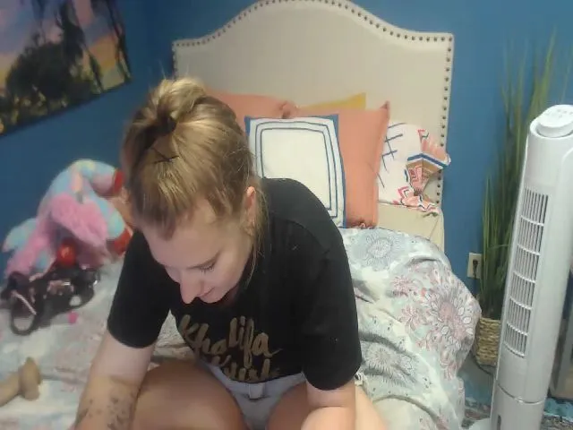 Live sex webcam photo for SnowWhiteXxxx #256551857