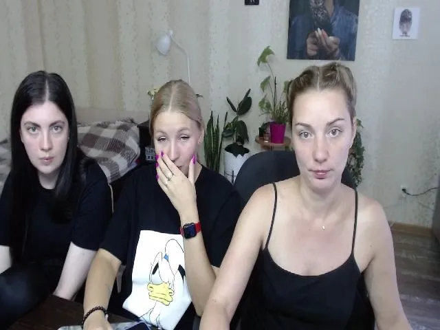 Live sex webcam photo for Emi_lywild #256196907