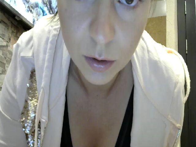 Live sex webcam photo for Velicious7 #256938125