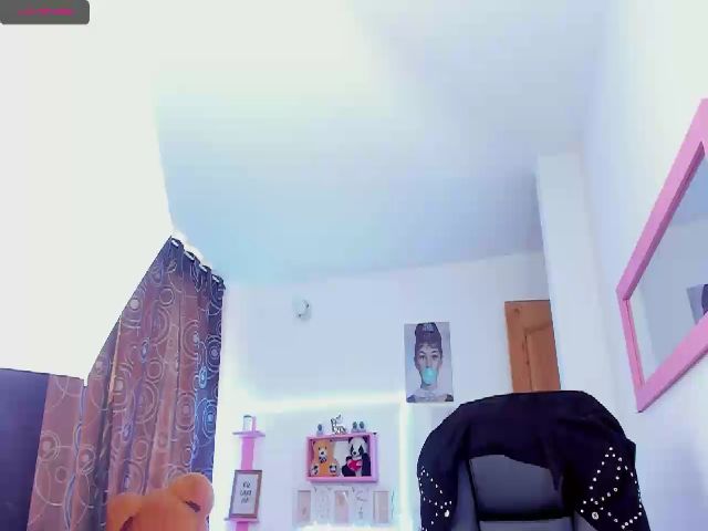 Live sex webcam photo for Paulina2700 #254848056