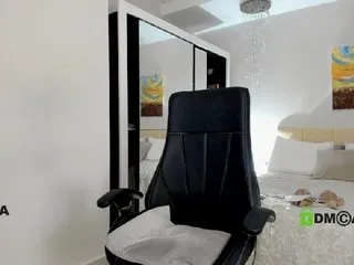 Live sex webcam photo for Colette1W #240672579