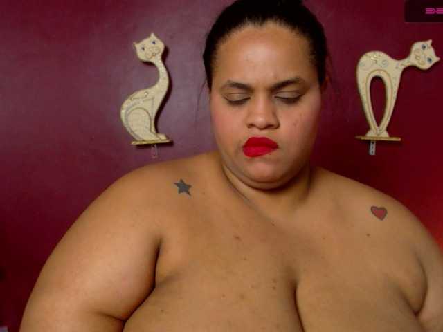 Live sex webcam photo for kimberlyfox10 #241320915