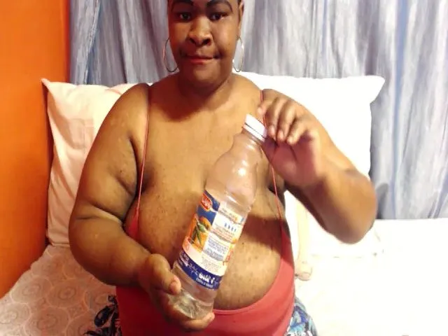 Live sex webcam photo for Sweetnozie #264832363