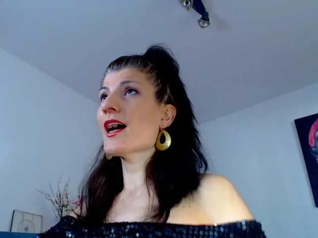 Live sex webcam photo for SexyAylin4u #246423194