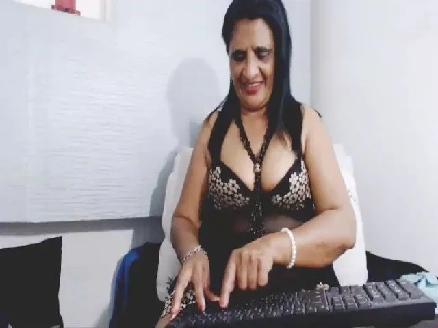Live sex webcam photo for Indianmilf58 #257993396