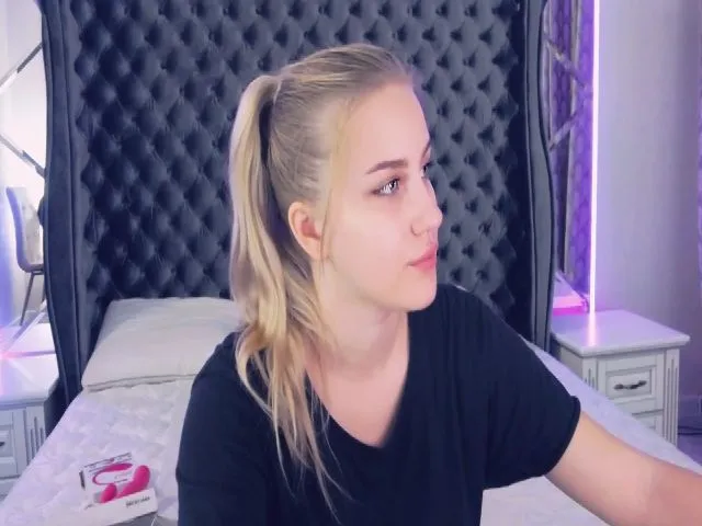 Live sex webcam photo for SantaGirll #254070635