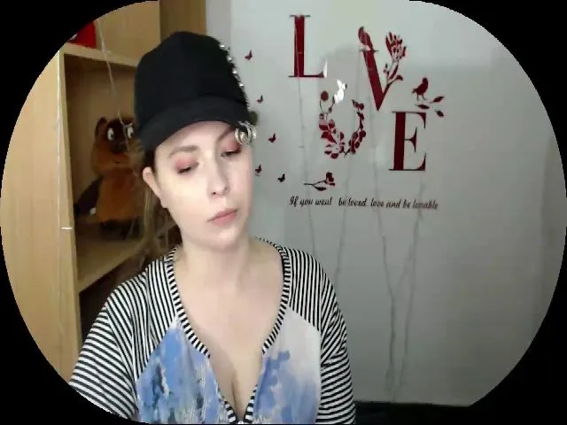 Live sex webcam photo for MollyMey #253187913