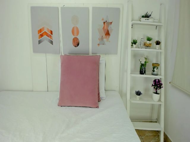 Live sex webcam photo for SOFI_LEONE #263394661