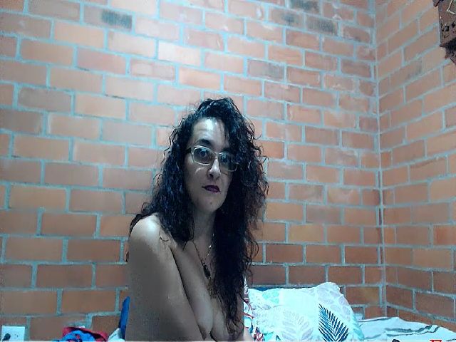 Live sex webcam photo for SaimaJayeb #263411720