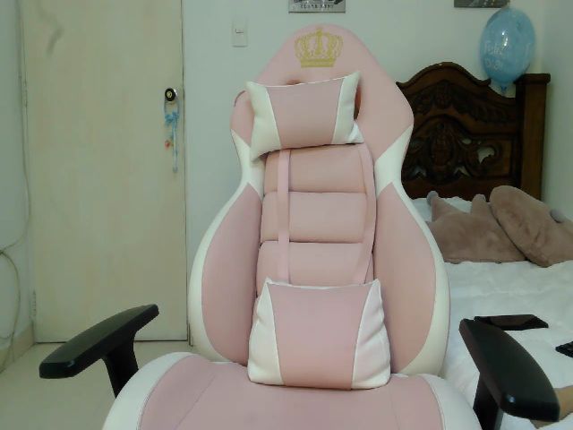 Live sex webcam photo for Cailyn_Hot1 #255970574