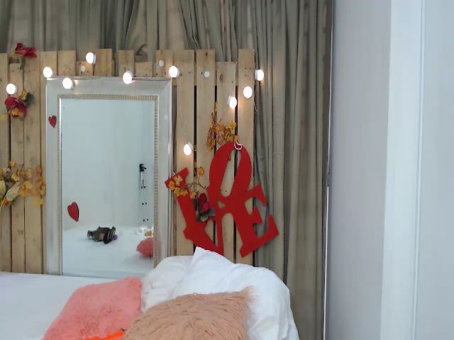 Live sex webcam photo for Lupita_hot3 #252860946