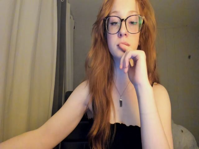 Live sex webcam photo for Haileystormxo #252951939