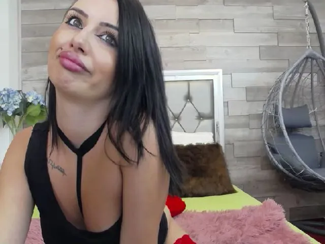 Live sex webcam photo for LustyJuliaXXX #256404594