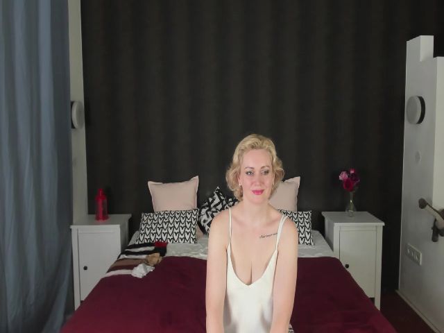 Live sex webcam photo for Mia__Bond #259924006