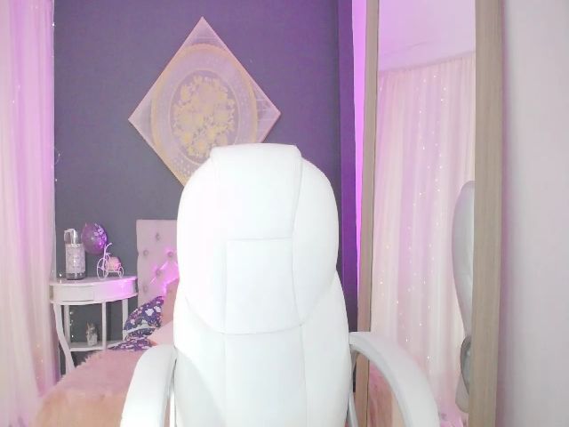 Live sex webcam photo for Karina_V #265419306