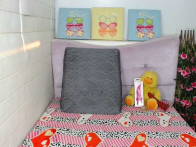 Live sex webcam photo for Victoriaslut #265055029