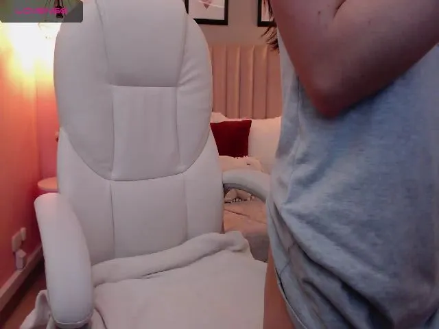 Live sex webcam photo for Zoe_mill3r #252562351