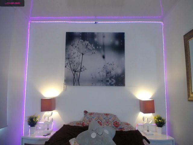 Live sex webcam photo for NicolSaenz #258158207