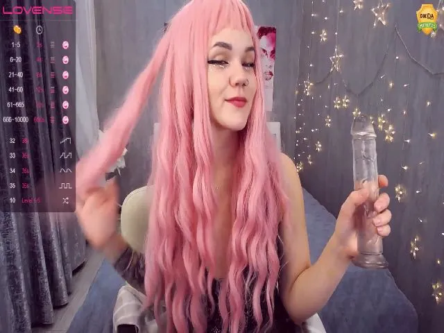 Live sex webcam photo for KerryBlair #255244652