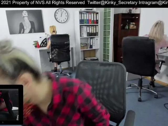 Live sex webcam photo for KinkyOffice #241233405