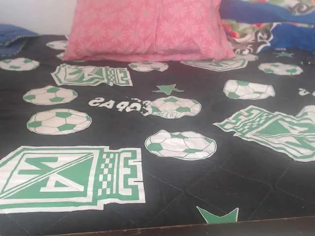 Live sex webcam photo for Daizy-cooper #241402929