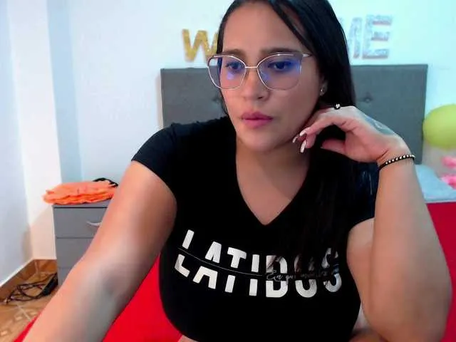 Live sex webcam photo for LucianaO #260821138