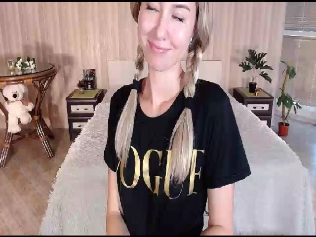 Live sex webcam photo for EstelleLauder #258128726