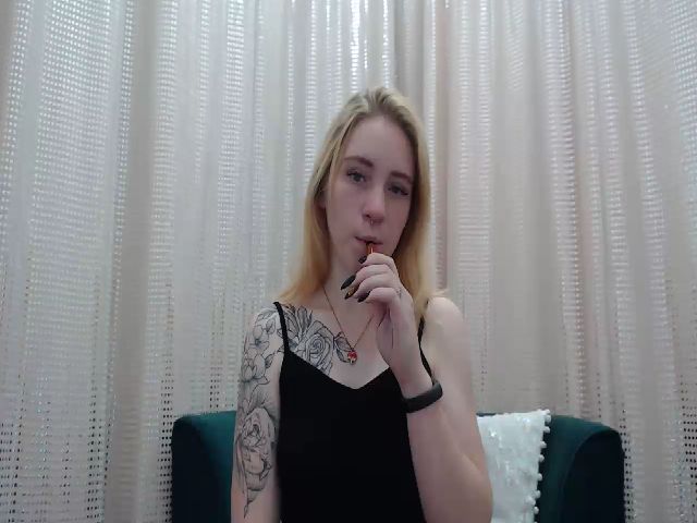 Live sex webcam photo for RedBerryy #260381552