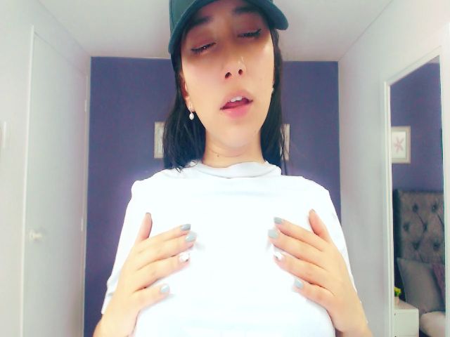 Live sex webcam photo for anniesclub #260379692