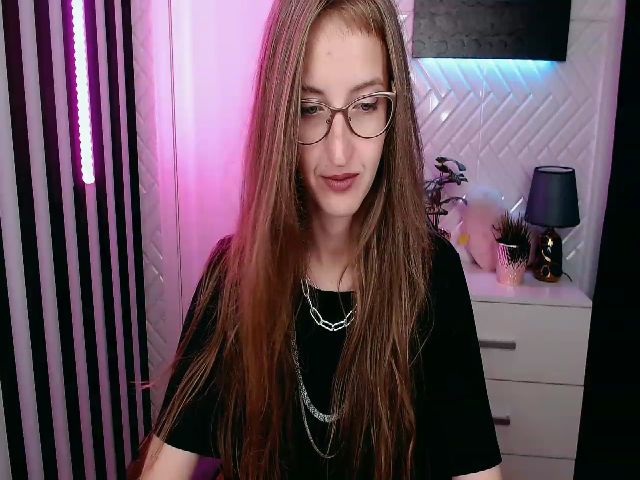 Live sex webcam photo for JennyLovelyS #261889188