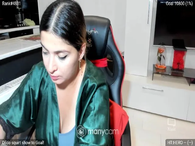 Live sex webcam photo for Littlegirl25 #253942795