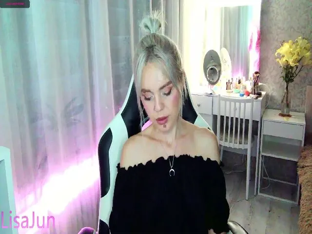 Live sex webcam photo for LisaJun #254199102