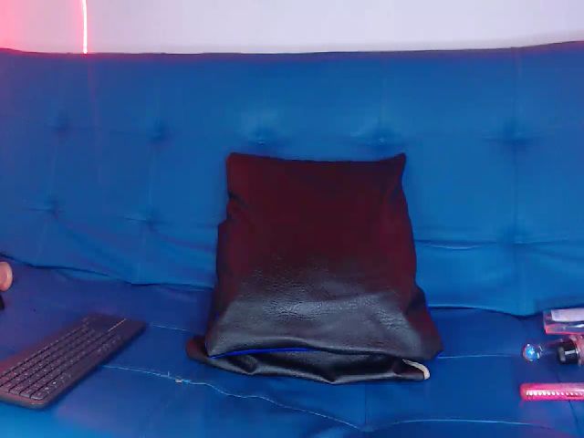 Live sex webcam photo for CrystalJoness #255475355