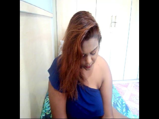 Live sex webcam photo for Indiandiva96 #265416278