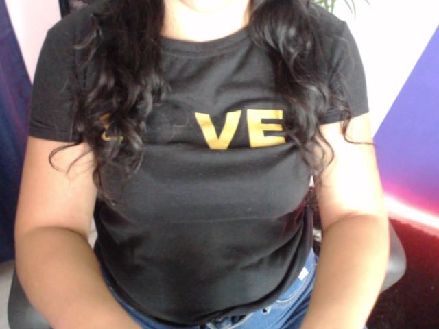 Live sex webcam photo for sophiie_fox #253957027