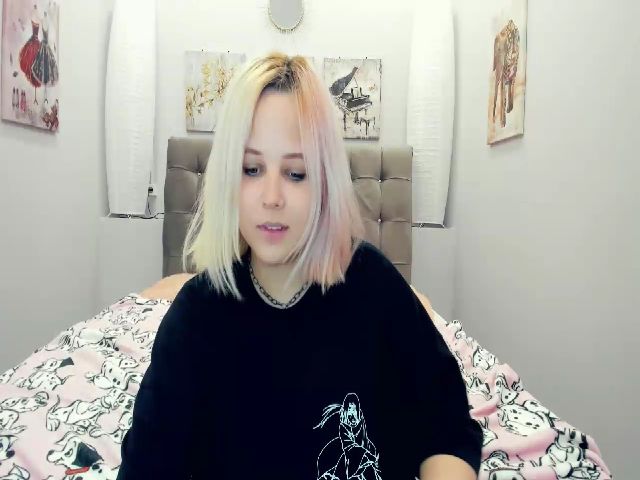 Live sex webcam photo for Helokit #261970412