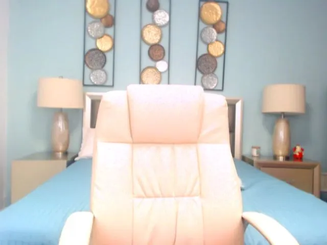 Live sex webcam photo for HeidiCutie #259797490